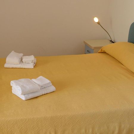 Hotel Embassy Пезаро Экстерьер фото