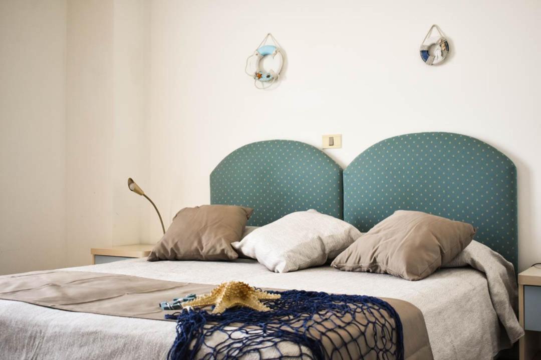 Hotel Embassy Пезаро Экстерьер фото