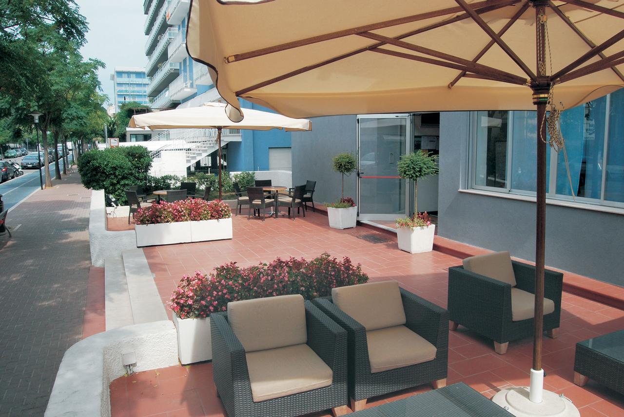 Hotel Embassy Пезаро Экстерьер фото
